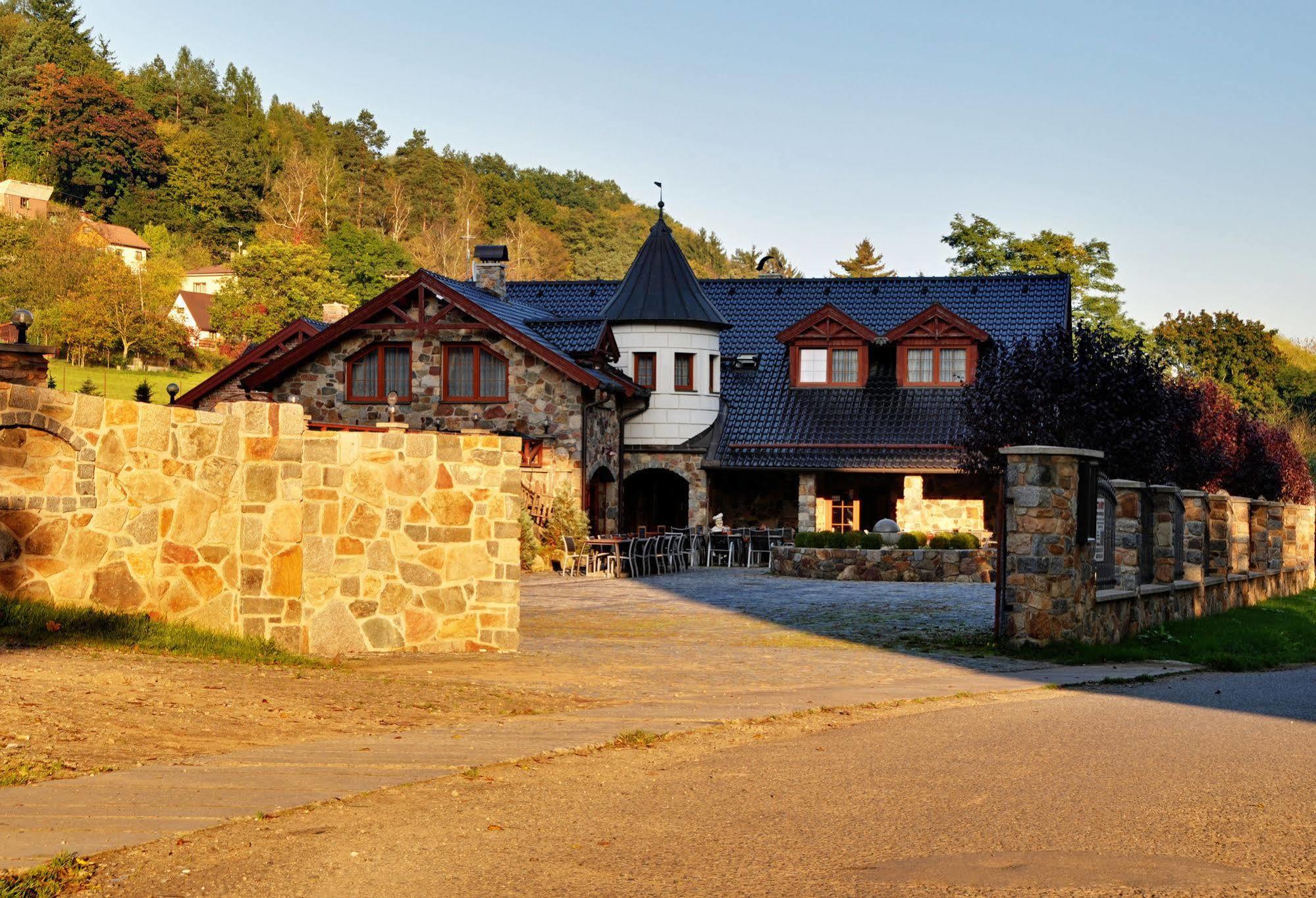 Hotel Zamecek Kaliste Poddubí Zewnętrze zdjęcie